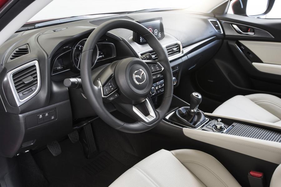  Mazda3 Hatchback 2016 года  (NA) (фото 19 из 24)
